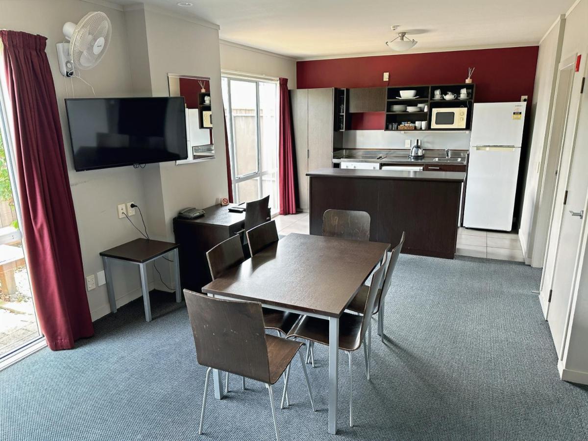 Arena Lodge Palmerston North Buitenkant foto