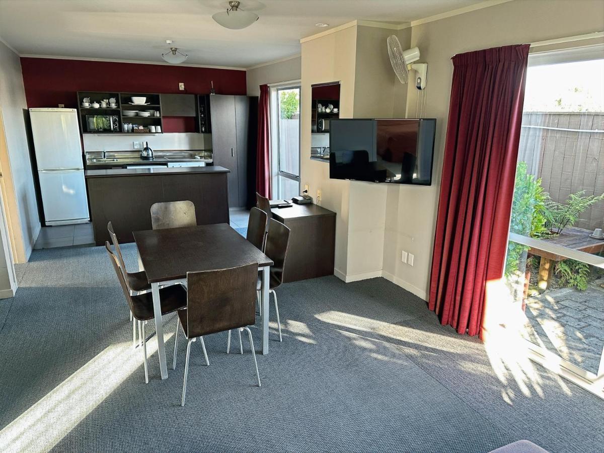 Arena Lodge Palmerston North Buitenkant foto