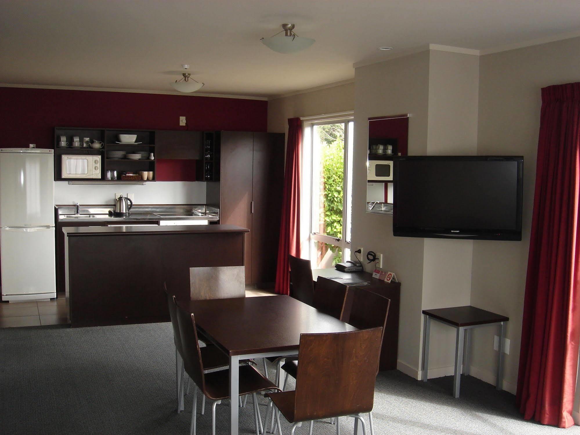 Arena Lodge Palmerston North Buitenkant foto